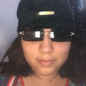 Meet your Posher, Annia